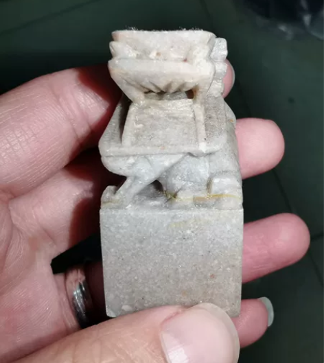 石头印章 不知道什么石头的印章，拿回去自己...
