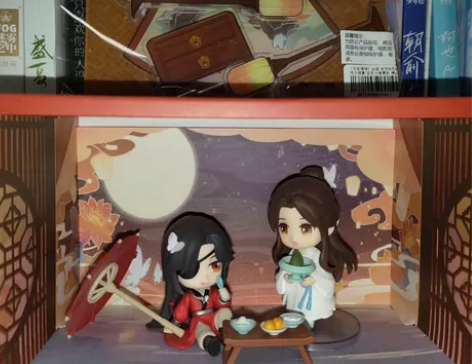 出天官赐福极乐雅宴手办，一直摆在书架上没怎...