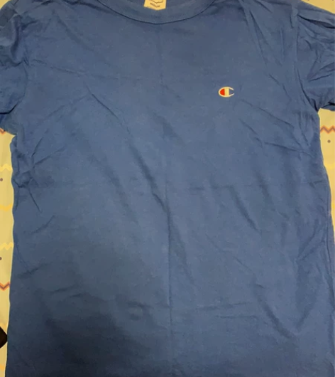 蓝色基础T 三里屯店里购买 M号 感兴趣的...