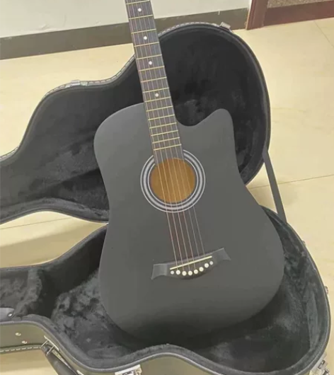 亏本出售一把原价1500多的吉他，自己过生...