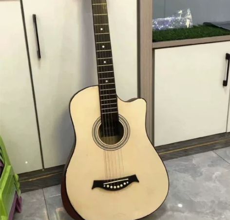 毕业了带不走，原价1300买的几乎全新吉他...