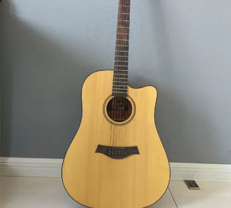 闲置吉他，带个包，自提可小刀 感兴趣的话点...