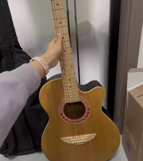 吉他 买了好几年了就开始学了一阵后来就没用...