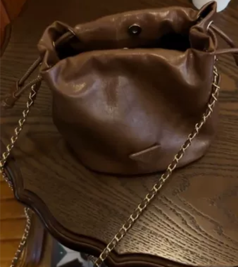 宝藏小众包包，太爱了~一包多用 房租到期了...