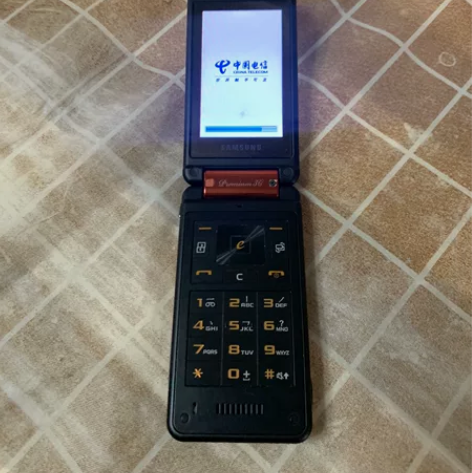 三星W799 双面屏 双卡双待 感兴趣的话...