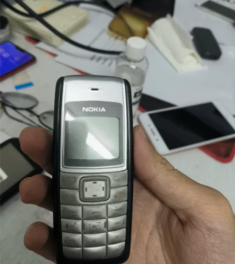 老款诺基亚三星中兴手机，俩诺基亚没电池，其...