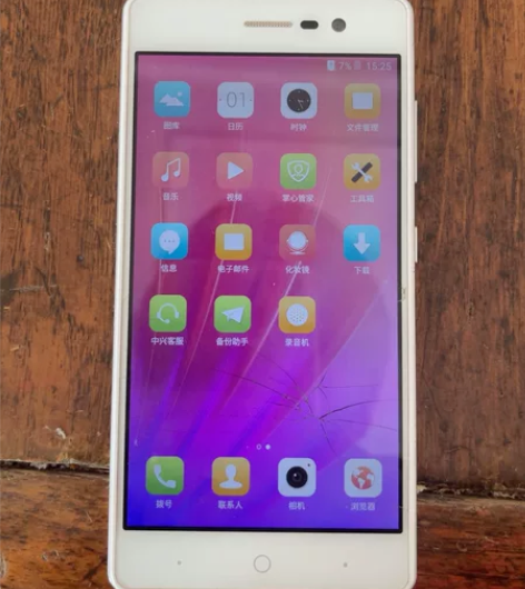 中兴手机，屏幕碎了，不影响使用，内存16g...