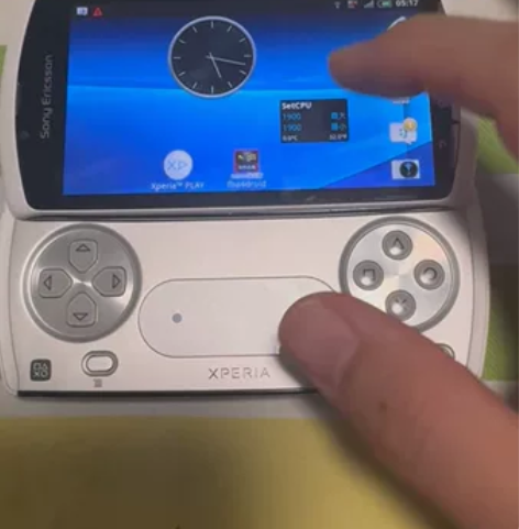 索尼经典游戏手机Xperia z1i r8...