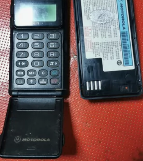 摩托罗拉手机一部,400元,大桥南路附近自...
