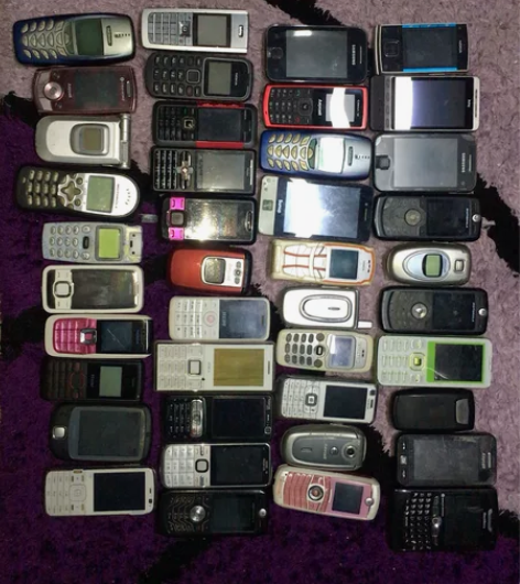 摩托罗拉，三星，诺基亚，黑莓等老手机一共4...