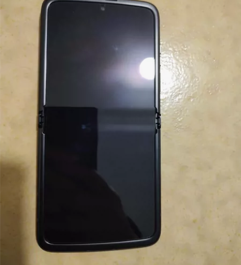 摩托罗拉 moto razr 2022,顶...