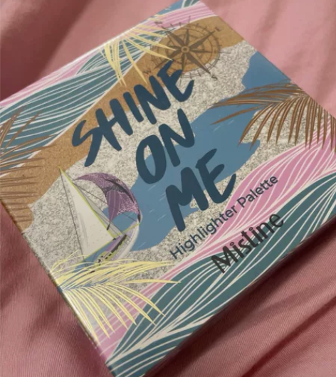 两个mistine蜜丝婷四色高光盘高光修容...