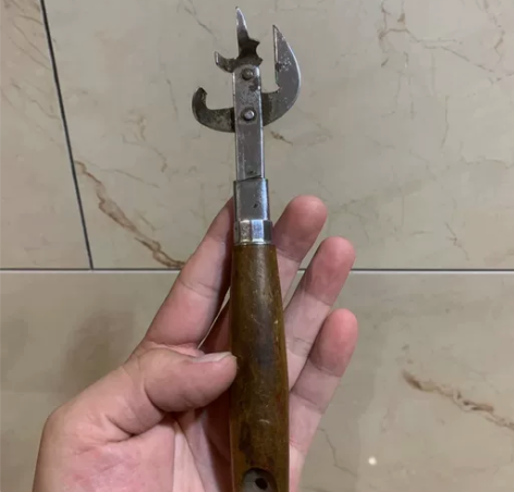 老式多功能开瓶器。怀旧老物件。八九十年代老...