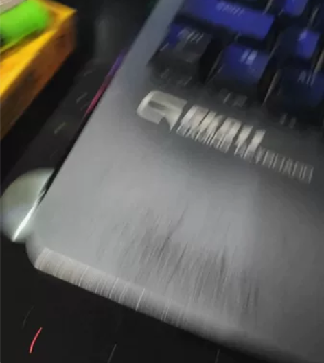 台式电脑  华硕  自用电脑一套 屏幕有条...