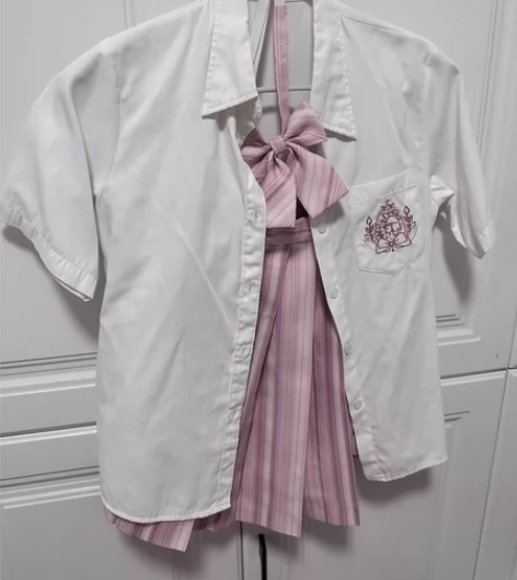 一套jk群 粉色 都是s码 带蝴蝶结 在集...