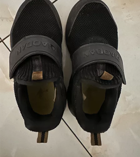 黑色乔丹男童鞋，28码的，春秋款，不加绒。...