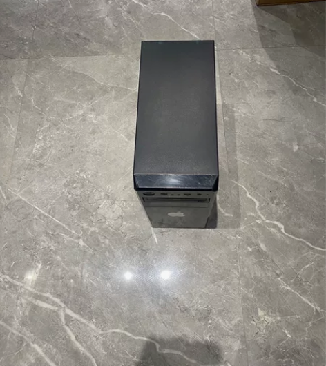 出一个机箱里面有420瓦电源  光盘机 机...