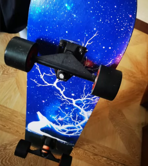 弘鹰专业滑板初学者。闲置转卖。 感兴趣的话...