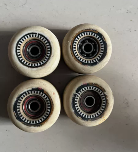 出专业滑板，仅滑行 图片是实物图 没做过尾...