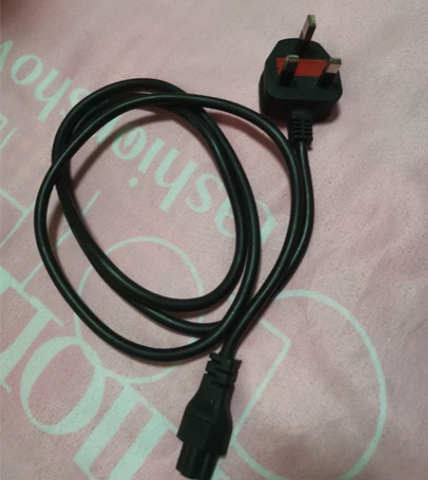 电脑电源线，英式插头+转换插头，给个运费拿...