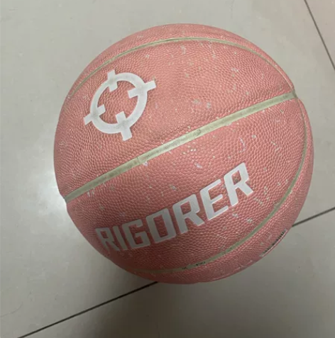 准者篮球粉色成人99新只用过几次，只有轻微...