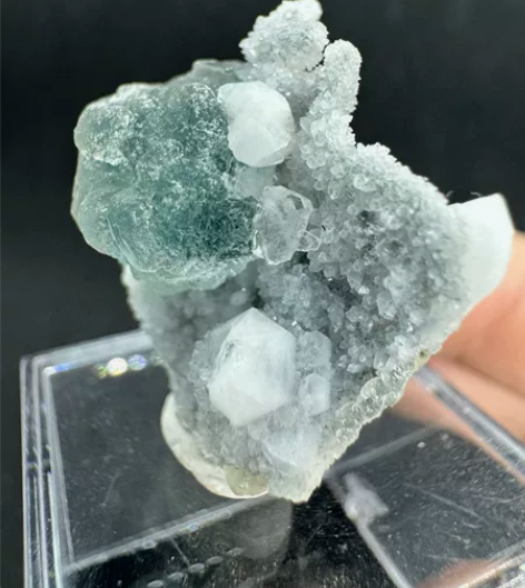 内蒙古萤石水晶 非常漂亮的一颗，晶体完整，...