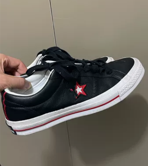 正品匡威one star，该鞋偏硬偏重，穿...