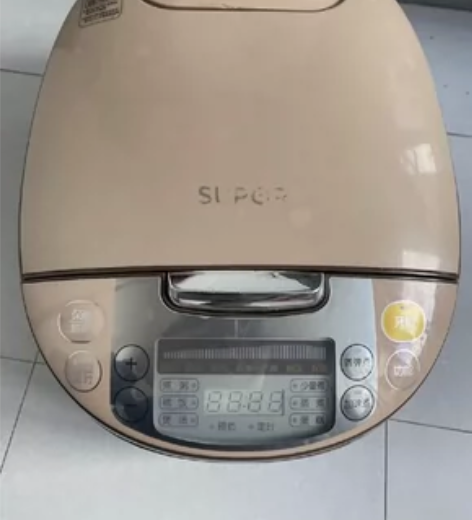 苏泊尔电饭煲，家里人多，电饭煲小了，便宜出...
