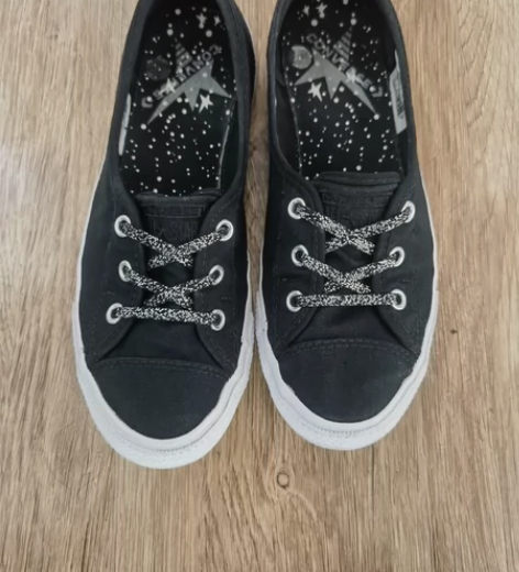 商场里买的匡威夏季款 本人38胖脚略紧 感...