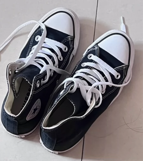 出匡威黑色高帮，36码，正品 感兴趣的话点...