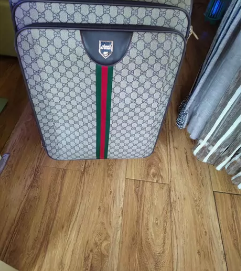 9 .9 成新 大容量蒂柏拉杠箱，闲置出售...