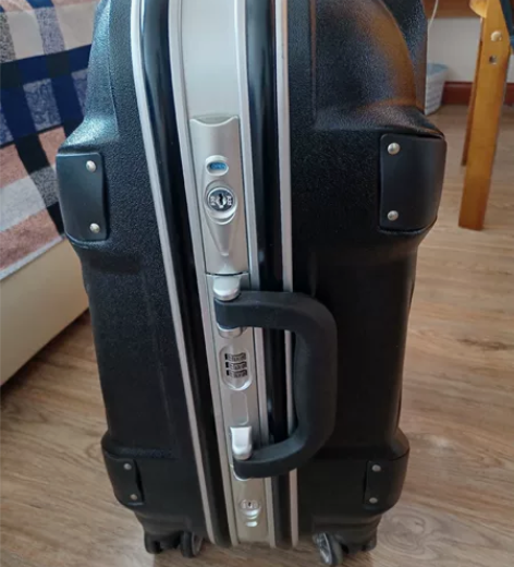 密码小旅游拉杆箱.孩子去夏令营时买的，只用...