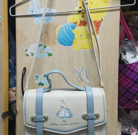 不莱玫 迪士尼爱丽丝剑桥包斜挎包 有正常使...