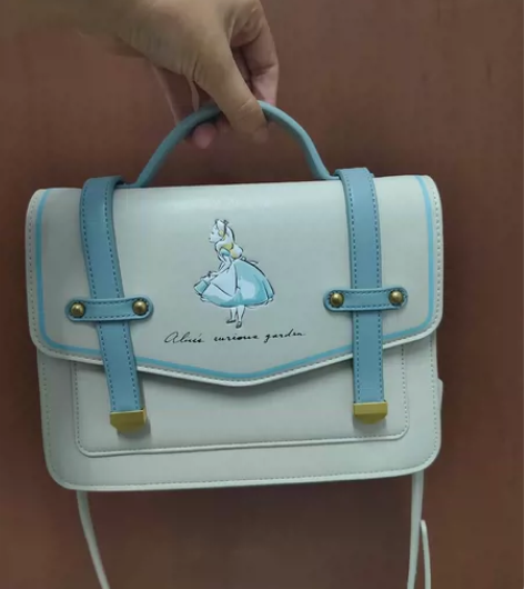 前男友送的，在得物买的，从来没背过，便宜卖...