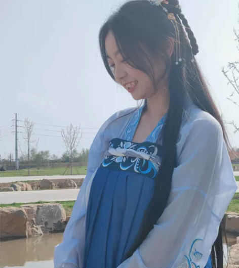 只穿过一次拍了个照片 感兴趣的话点“我想要...