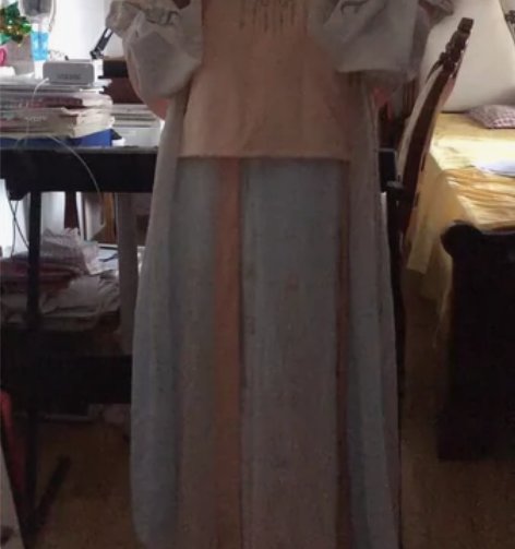 汉服闲置 穿过一次 飞机盒和吊牌都找不到了...