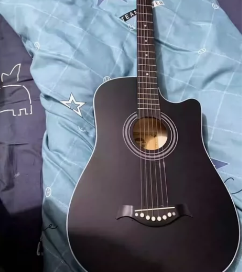 现在毕业了，没心思弹了原价1300买的几乎...