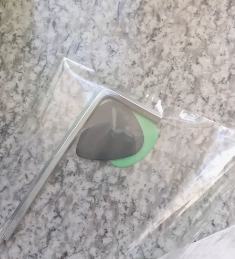 出 吉他(应该是民谣吉他) 买来只学过20...