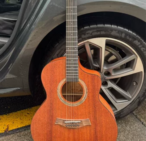 GUITARIST吉他，逛公园时捡到的，几...