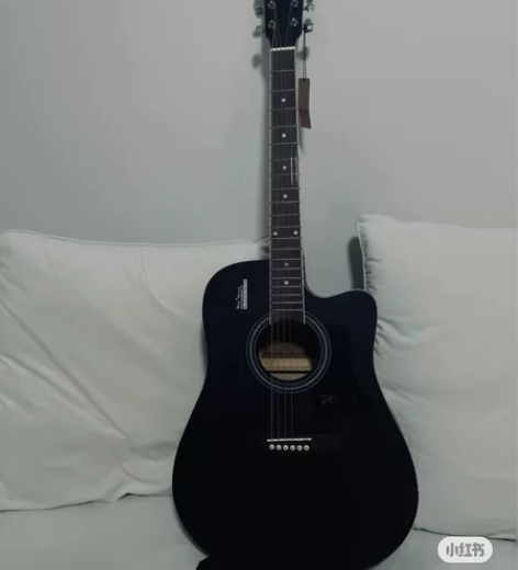 威伯吉他:99新，买回来没学成在家变成闲置...