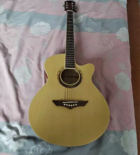 出闲置吉他 买成1000左右  后来没怎么...