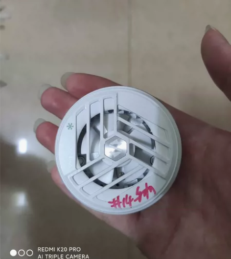 黑鲨散热背夹配件 风扇 全新的黑鲨散热背夹...