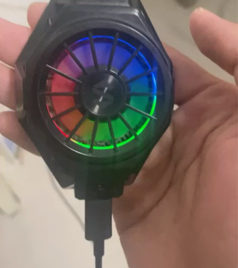 使用了快一年的黑鲨冰封散热背夹pro去年的...