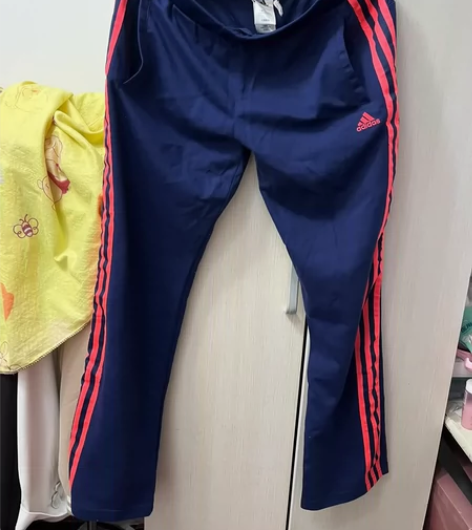 阿迪达斯大悦城正品店购买，休闲运动长裤，一...