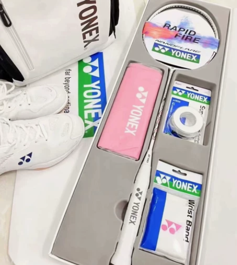 个人闲置 没发票 原价一千多尤尼克斯羽毛球...