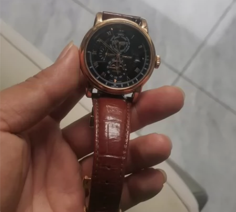 罗宾尼正品男士手表  买回来的时候带了一段...