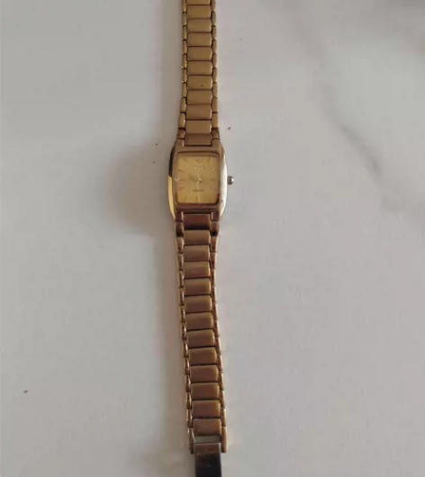 怀旧经典，女士飞亚达手表，走时准确，成色如...