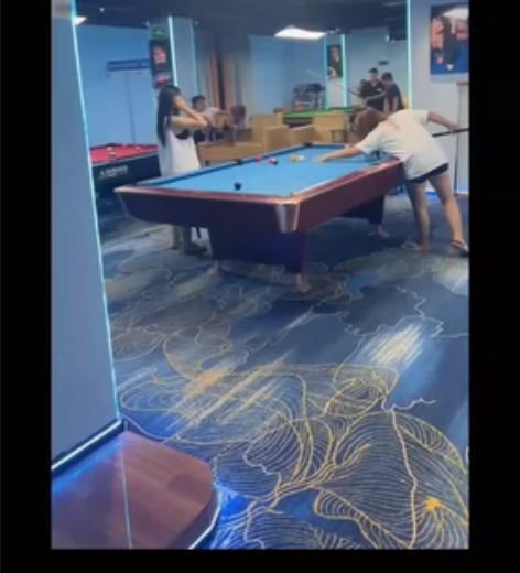 出九球娱乐台1张,球房自用,几乎全新,29...