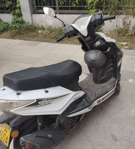 125 踏板摩托车。摔了几次,左手刹断了需...