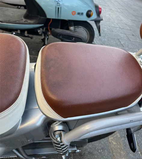 宗申Yami的原装后座，没有破损，成色如图...